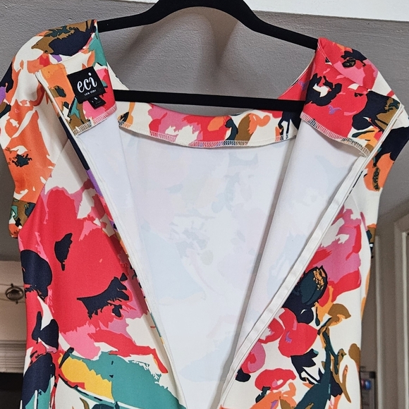 ECI Floral Print Scuba Sheath Dress White Capped Sleeve Hidden Zipper size 8 - Picture 6 of 6